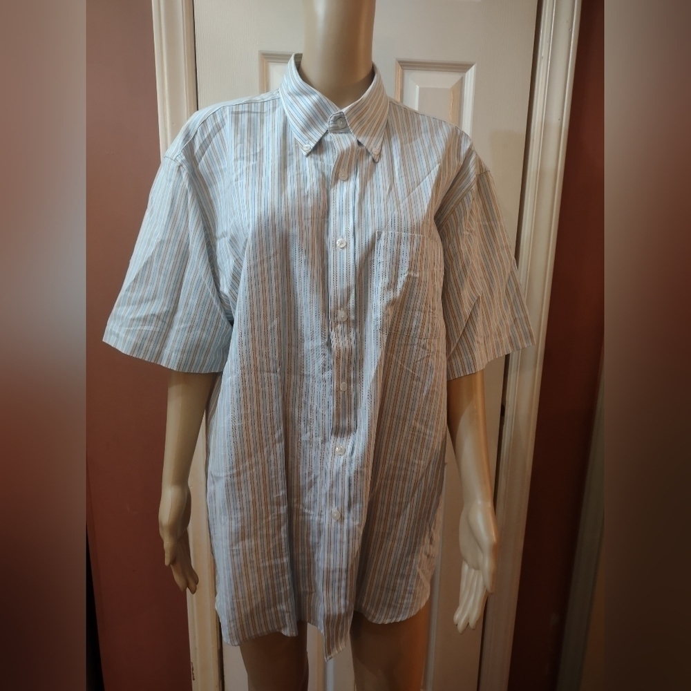 Van Heusen Men's Casual Button up Striped Shirt Size Large 16-16.5 neck